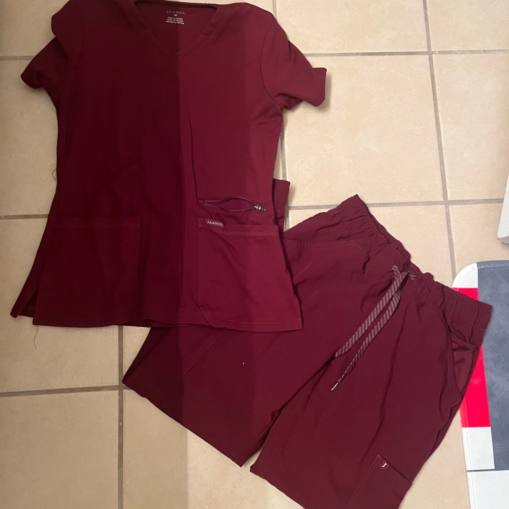 Jaanuu Scrubs